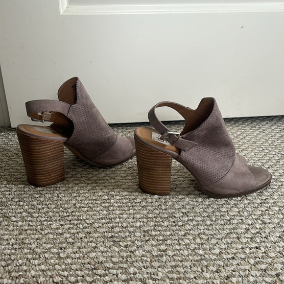 Dolce Vita Sandals - Picture 4 of 5